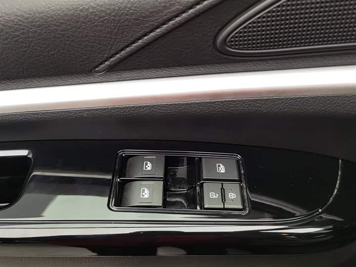 Dongfeng Forthing Lingzhi M5 2025 2025款 M5 1.6L 长轴基本型 5座