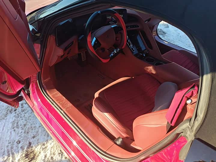 MG Motor Cyberster 2024 2024款 501km 魅力心动版