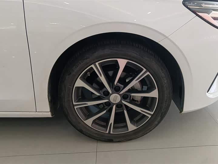 Geely Emgrand 2025 2025款 第4代 1.5L CVT旗舰型