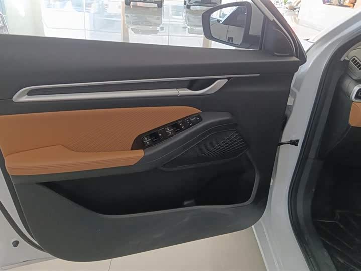 Geely Emgrand 2025 2025款 第4代 1.5L CVT旗舰型