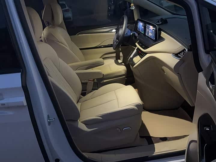 Buick GL8 Hybrid 2025 2025款 陆尚 尊享版 7座