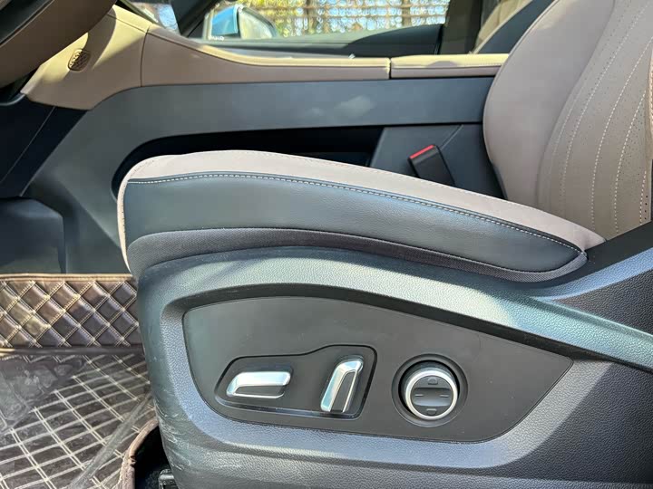 Chery Tiggo 8 Plus C-DM 2025 2025款 1.5T 116km 尊贵型 5座