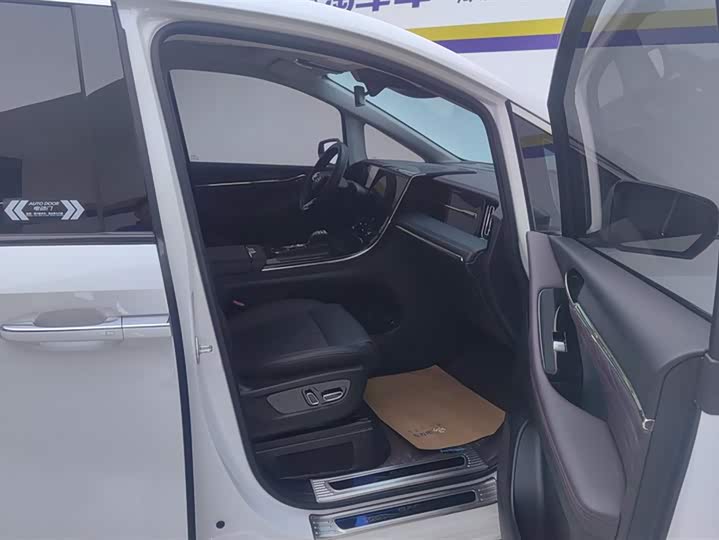 GAC Trumpchi M8 2024 2024款 大师系列 400T 至尊版