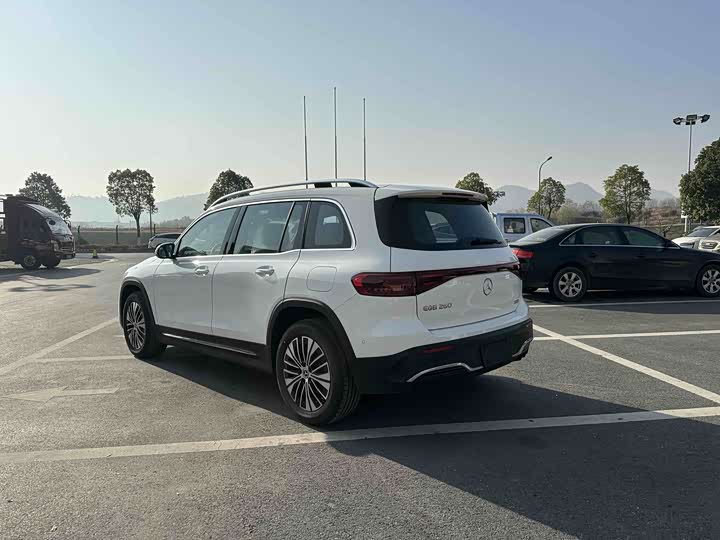 2025 Mercedes-Benz EQB