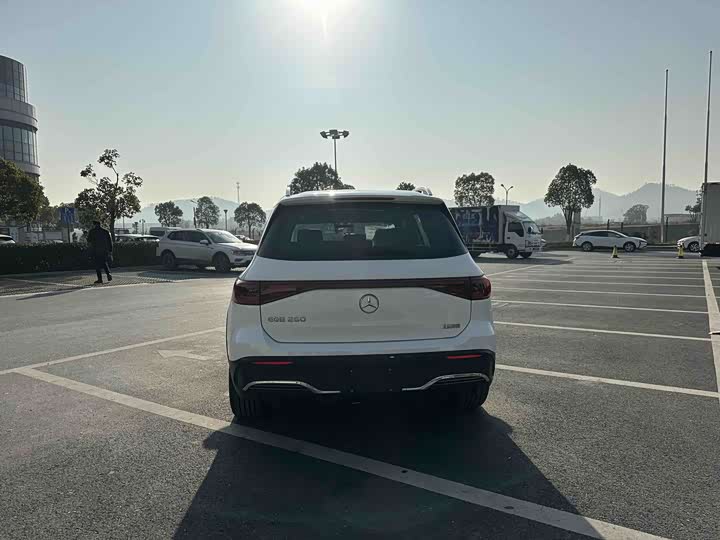 2025 Mercedes-Benz EQB