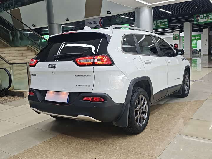 Jeep Cherokee 2020 2020款 2.0L 两驱经典运动版