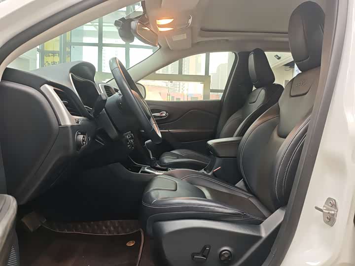 Jeep Cherokee 2020 2020款 2.0L 两驱经典运动版