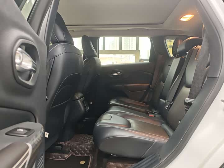 Jeep Cherokee 2020 2020款 2.0L 两驱经典运动版