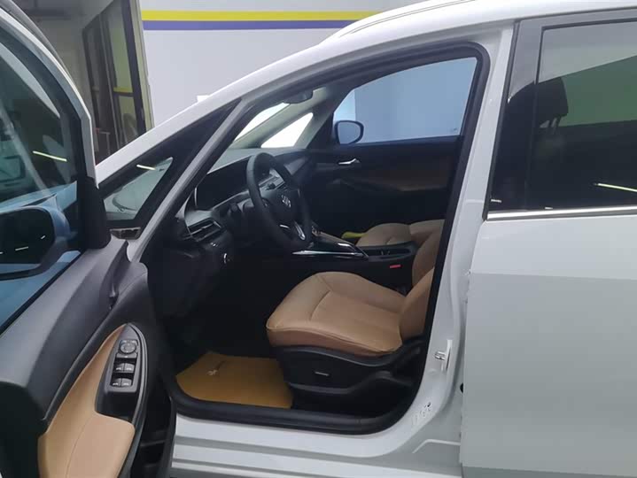 Buick GL6 2021 2021款 323T 轻混动互联豪华型