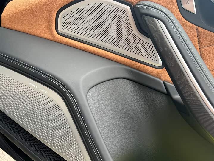 Audi A8 2025 2025款 A8L Horch创始人版 55TFSI