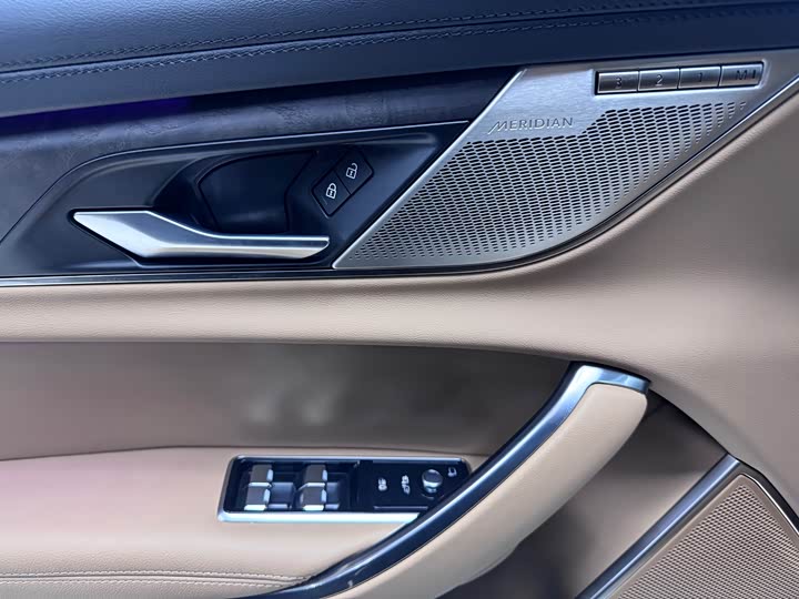 Jaguar XF L 2024 2024款 2.0T P250 两驱尊享豪华版