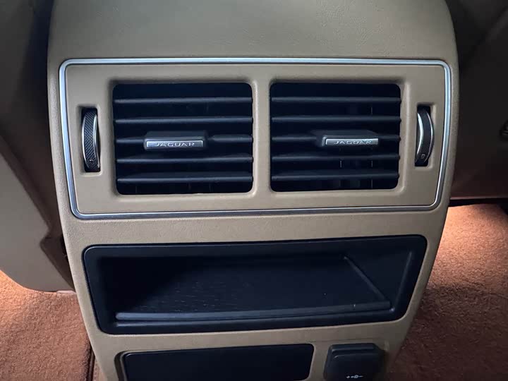 Jaguar XF L 2024 2024款 2.0T P250 两驱尊享豪华版