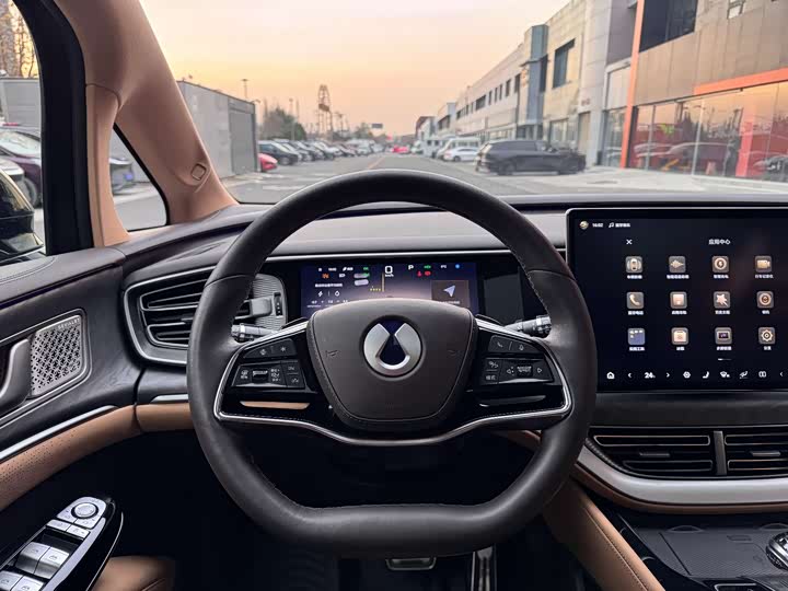 Denza D9 2025 2025款 DM-i 智驾版 1020 四驱尊荣型