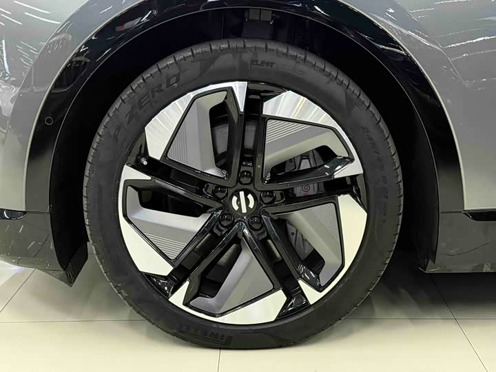 HiPhi Y 2023 2023款 560km 精英版