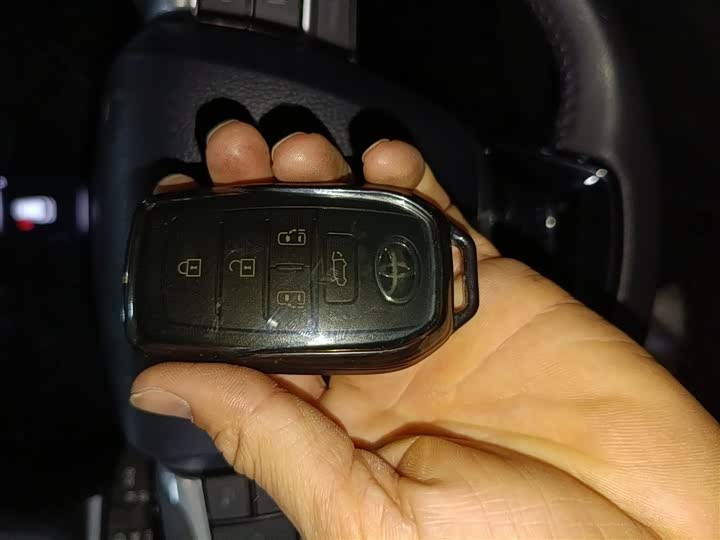 Toyota Sienna 2024 2024款 2.5L混动 四驱尊贵版