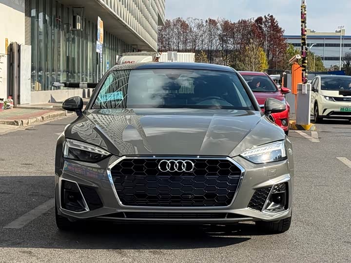 Audi A5 2025 2025款 Sportback 典藏版 40 TFSI 时尚动感型