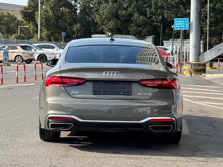 Audi A5 2025 2025款 Sportback 典藏版 40 TFSI 时尚动感型