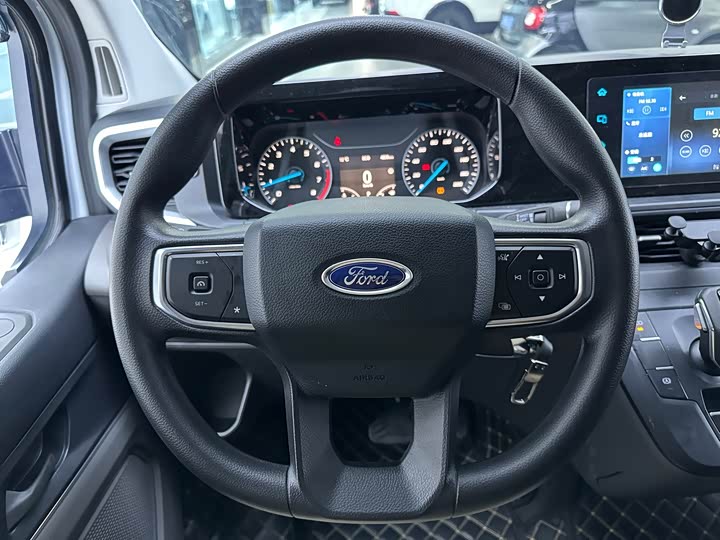 Ford Transit 2024 2024款 2.0T 汽油自动短轴低顶自动挡定制版6座