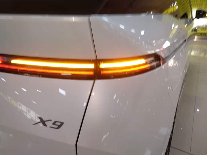 XPeng X9 2025 2025款 纯电 740超长续航 Max