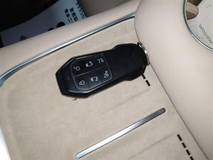 XPeng X9 2025 2025款 纯电 740超长续航 Max