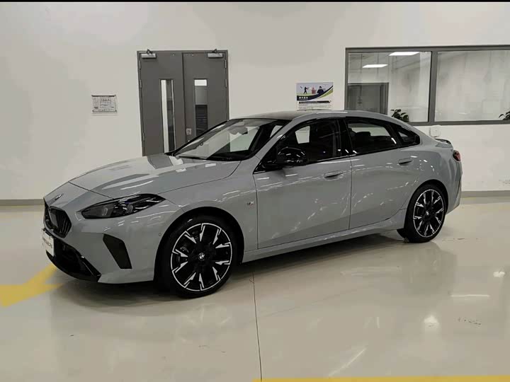 BMW 2 Series 2025 2025款 225L M运动曜夜套装