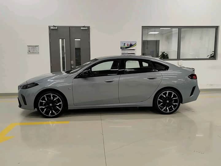 BMW 2 Series 2025 2025款 225L M运动曜夜套装