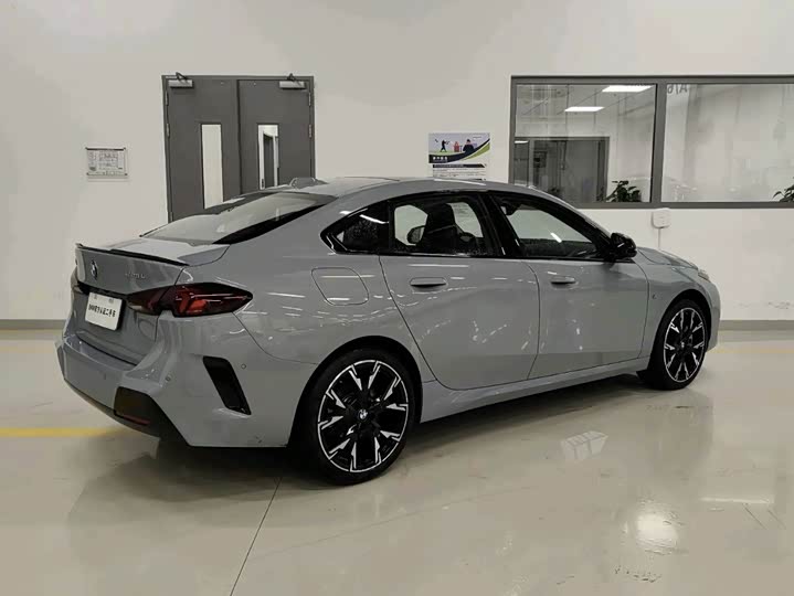 BMW 2 Series 2025 2025款 225L M运动曜夜套装