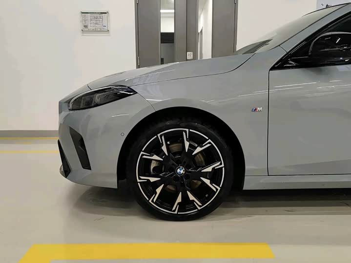 BMW 2 Series 2025 2025款 225L M运动曜夜套装