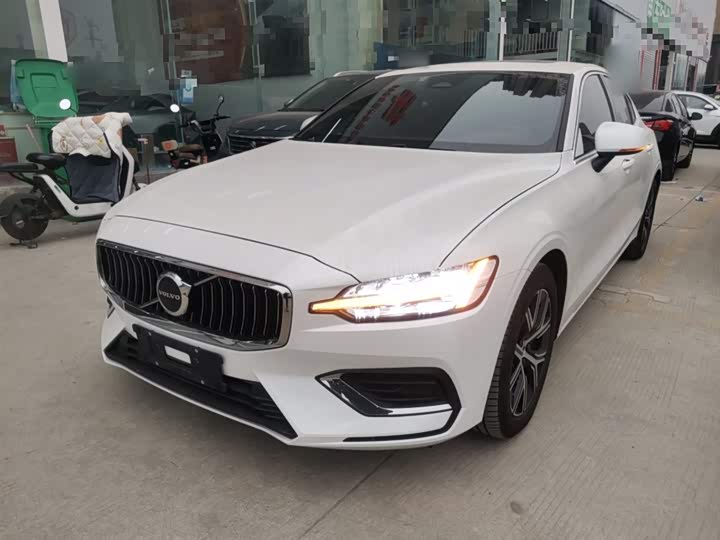 Volvo S60 2025 2025款 B4 智逸豪华版