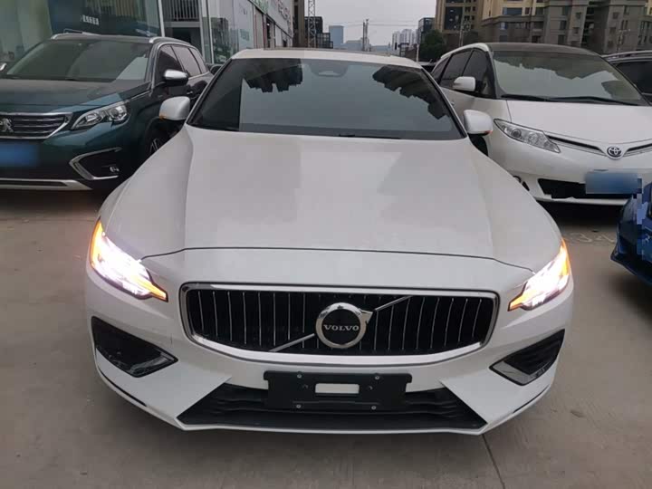 Volvo S60 2025 2025款 B4 智逸豪华版