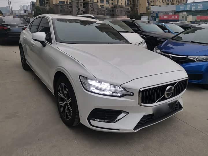 Volvo S60 2025 2025款 B4 智逸豪华版