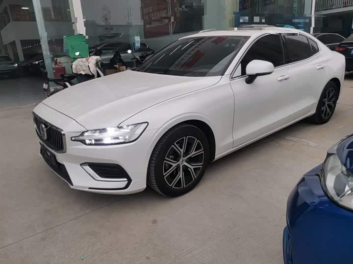 Volvo S60 2025 2025款 B4 智逸豪华版