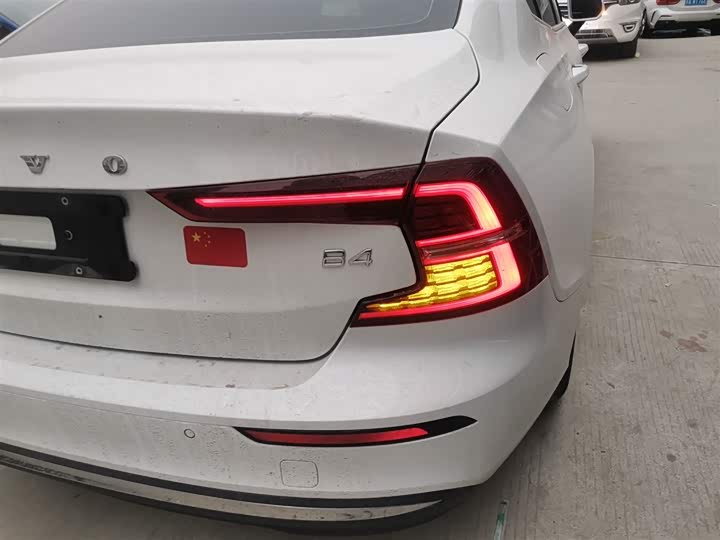 Volvo S60 2025 2025款 B4 智逸豪华版