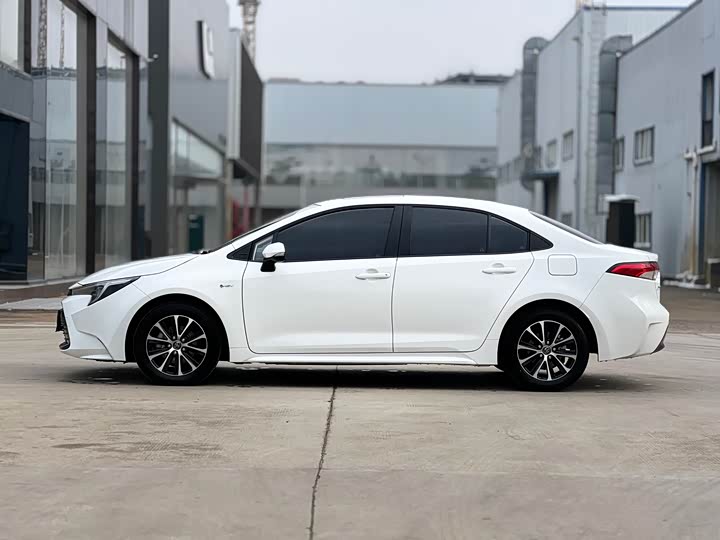 Toyota Levin 2024 2024款 智能电混双擎 1.8L 豪华版