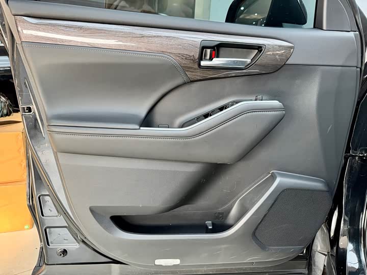 Toyota Crown Kluger 2024 2024款 2.5L HEV四驱尊贵版