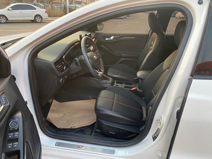Ford Focus 2022 2022款 两厢 EcoBoost 180 自动ST Line