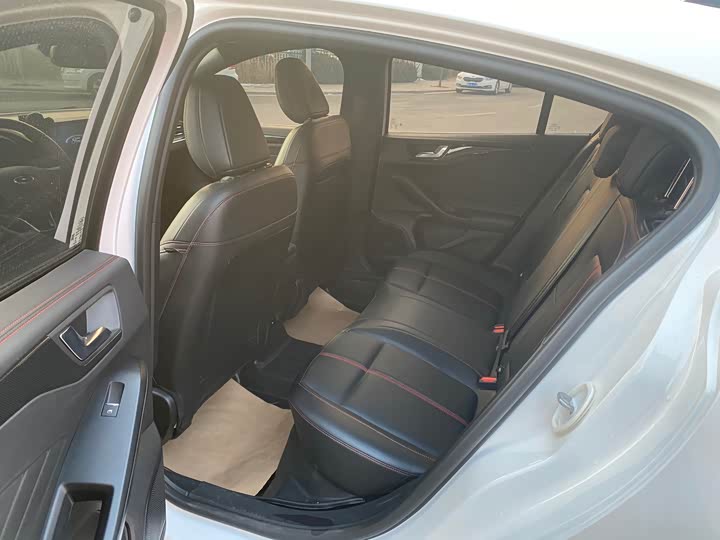 Ford Focus 2022 2022款 两厢 EcoBoost 180 自动ST Line