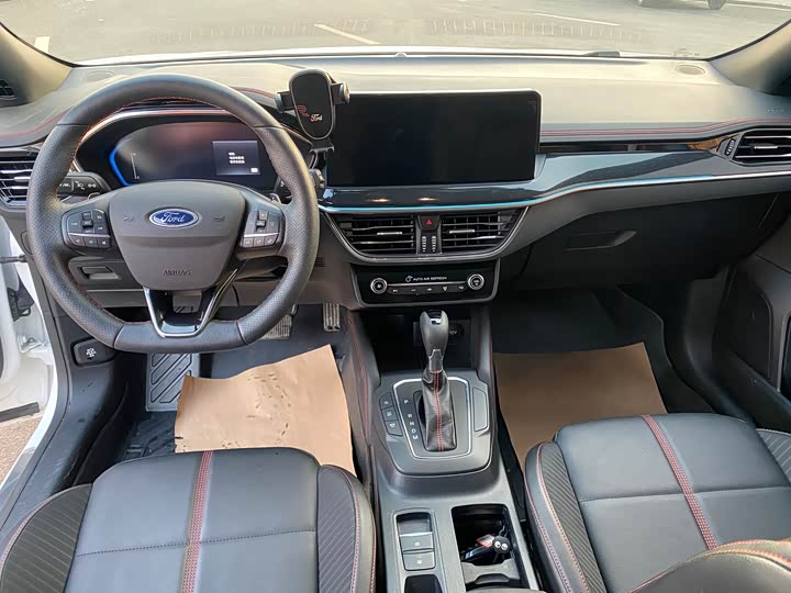 Ford Focus 2022 2022款 两厢 EcoBoost 180 自动ST Line