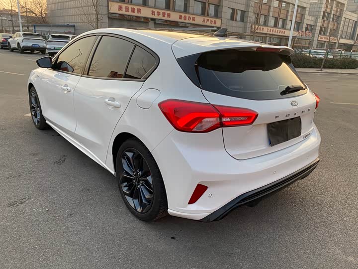 Ford Focus 2022 2022款 两厢 EcoBoost 180 自动ST Line