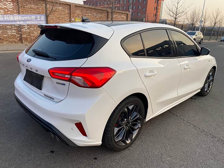 Ford Focus 2022 2022款 两厢 EcoBoost 180 自动ST Line