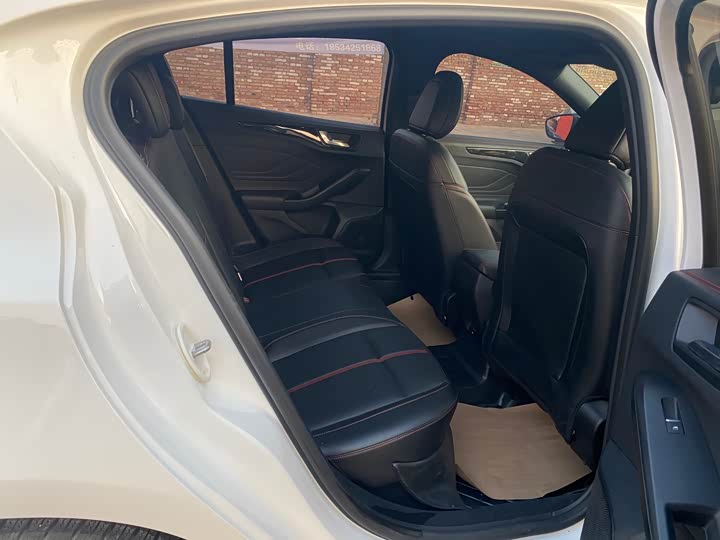 Ford Focus 2022 2022款 两厢 EcoBoost 180 自动ST Line