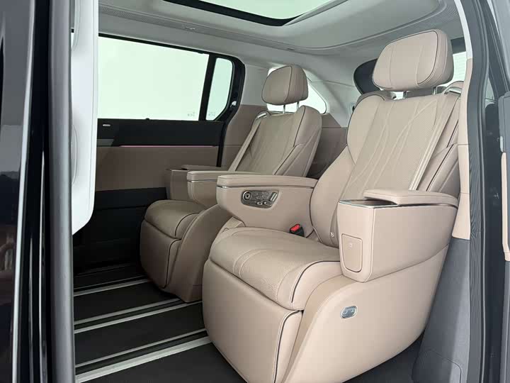 XPeng X9 2025 2025款 纯电 740超长续航 Max