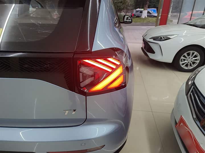 BAIC Arcfox T1 2025 2025款 425 PLUS