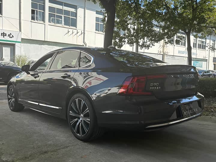Volvo S90 2025 2025款 B5 智远豪华版