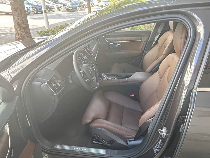 Volvo S90 2025 2025款 B5 智远豪华版