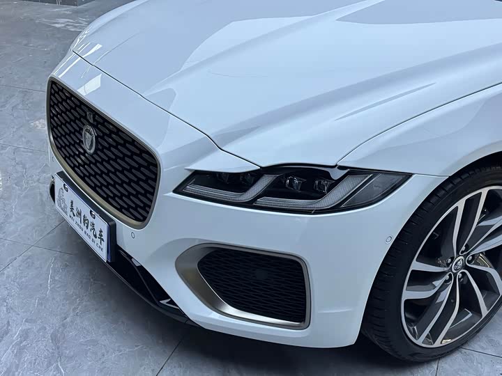 Jaguar XF L 2024 2024款 2.0T P300 四驱旗舰运动鎏金版