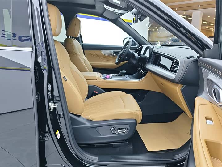 GAC Trumpchi GS8 2025 2025款 领航系列 2.0TGDI 两驱豪华版 5座