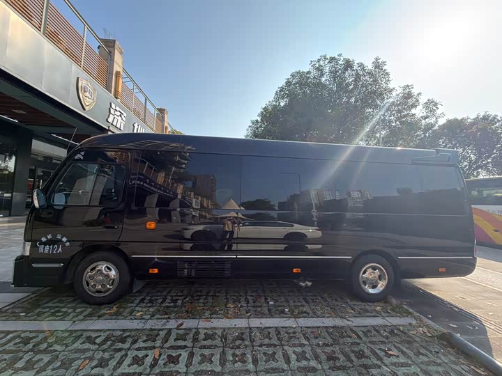 Toyota Coaster 2019 2019款 4.0L高级车GRB53L-ZEMSK 23座升级版9GR