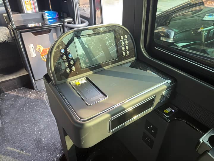 Toyota Coaster 2019 2019款 4.0L高级车GRB53L-ZEMSK 23座升级版9GR