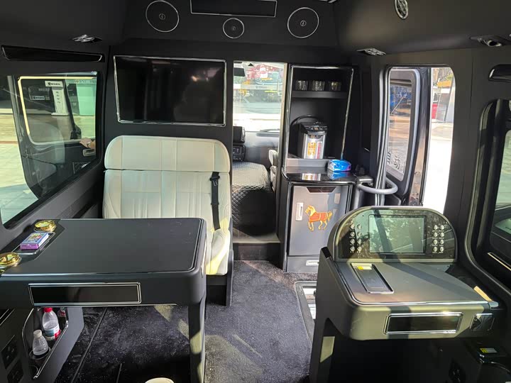 Toyota Coaster 2019 2019款 4.0L高级车GRB53L-ZEMSK 23座升级版9GR